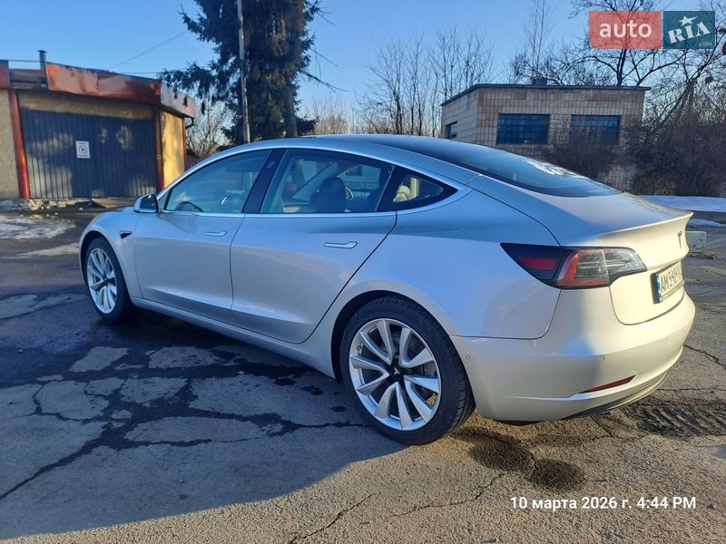 Седан Tesla Model 3 2018 в Житомире