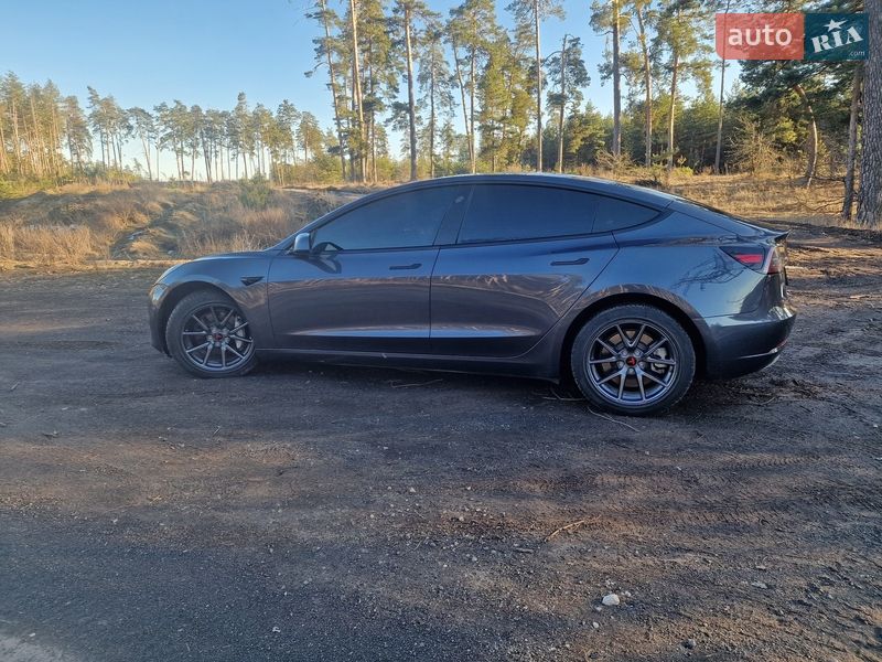 Седан Tesla Model 3 2021 в Черкассах