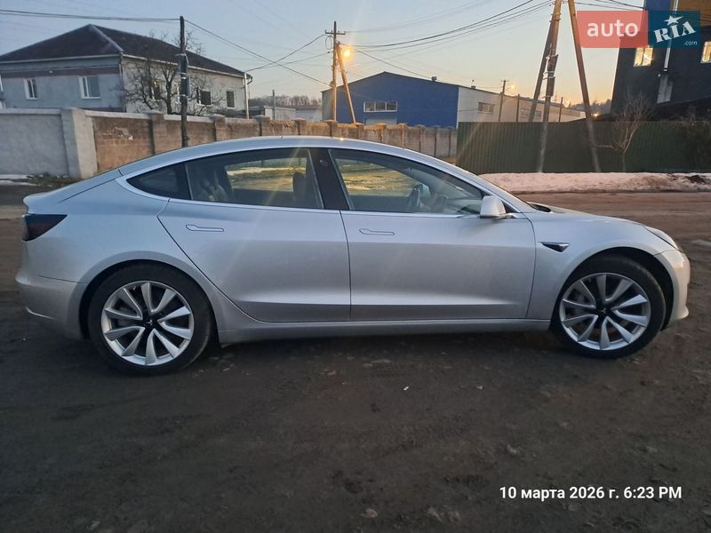 Седан Tesla Model 3 2018 в Житомире