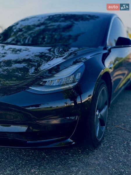 Седан Tesla Model 3 2019 в Дніпрі