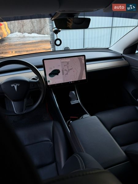 Седан Tesla Model 3 2019 в Киеве