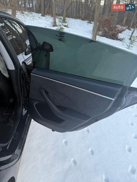 Седан Tesla Model 3 2024 в Львове