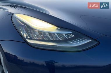 Седан Tesla Model 3 2018 в Дрогобыче