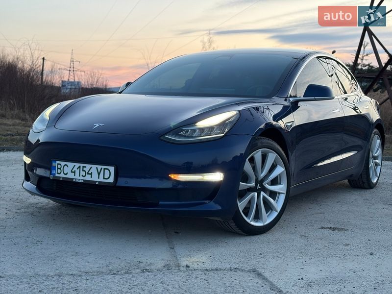 Седан Tesla Model 3 2018 в Дрогобыче