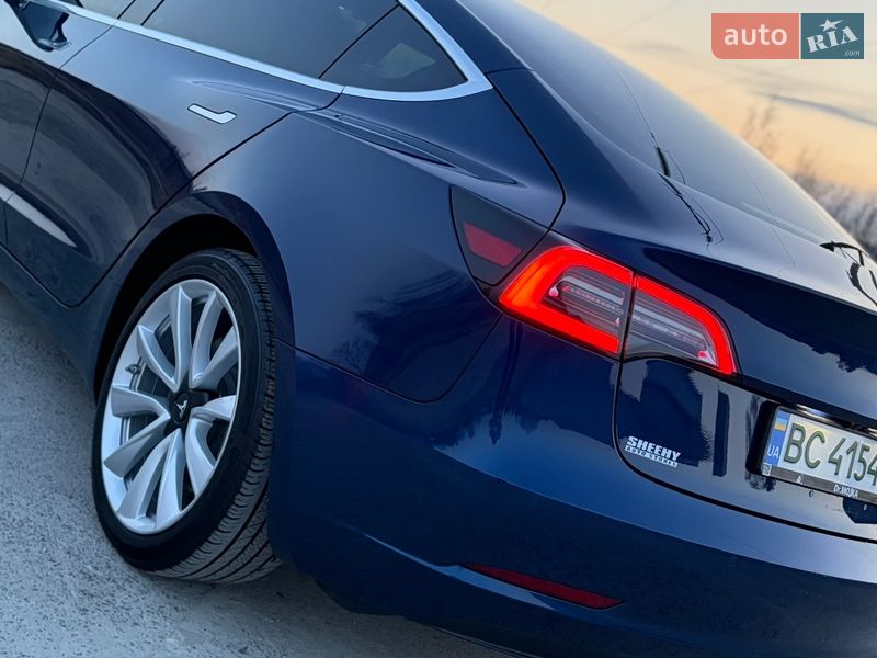 Седан Tesla Model 3 2018 в Дрогобыче