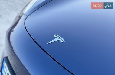 Седан Tesla Model 3 2018 в Дрогобыче