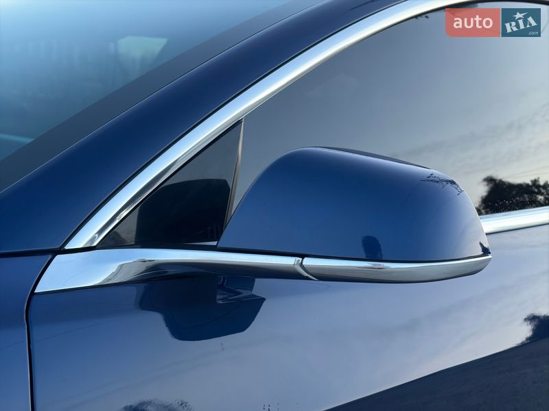 Седан Tesla Model 3 2018 в Дрогобыче