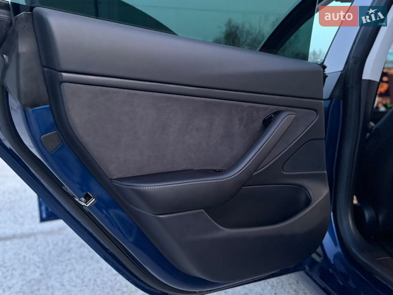 Седан Tesla Model 3 2018 в Дрогобыче