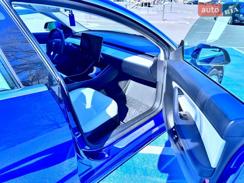 Седан Tesla Model 3 2020 в Києві
