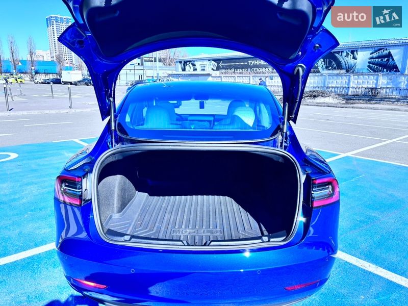 Седан Tesla Model 3 2020 в Києві
