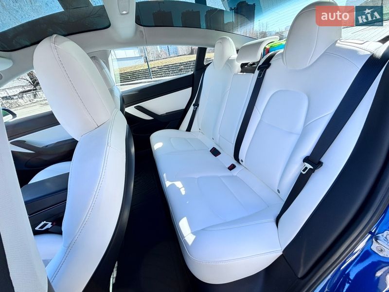 Седан Tesla Model 3 2020 в Києві