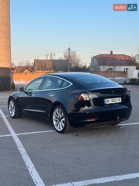 Седан Tesla Model 3 2020 в Дубно