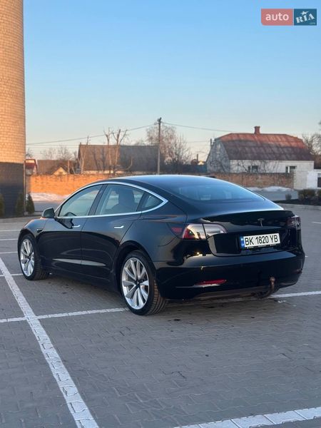 Седан Tesla Model 3 2020 в Дубно