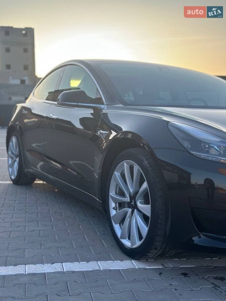 Седан Tesla Model 3 2020 в Дубно