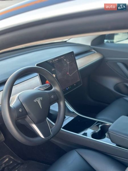Седан Tesla Model 3 2020 в Дубно