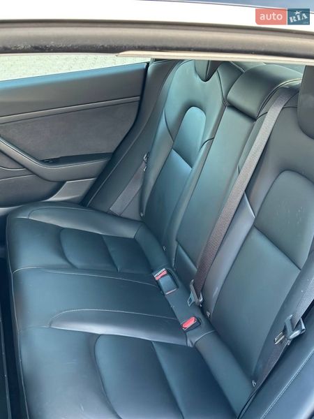 Седан Tesla Model 3 2020 в Дубно