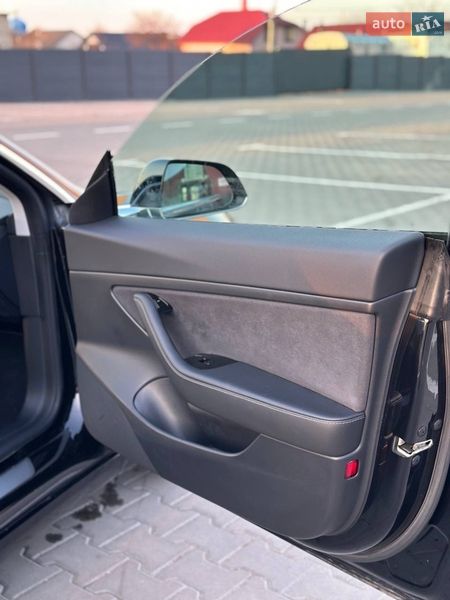 Седан Tesla Model 3 2020 в Дубно