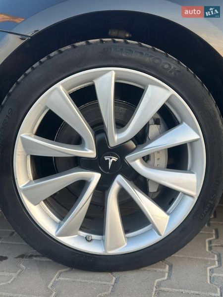 Седан Tesla Model 3 2020 в Дубно