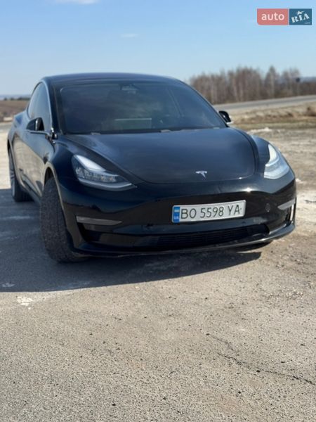 Седан Tesla Model 3 2018 в Львові