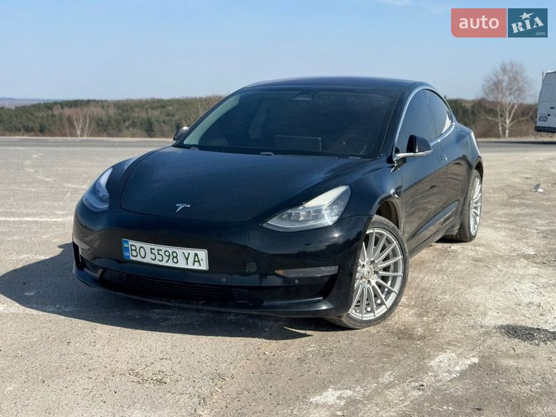 Седан Tesla Model 3 2018 в Львові