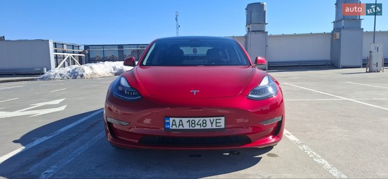 Седан Tesla Model 3 2021 в Киеве