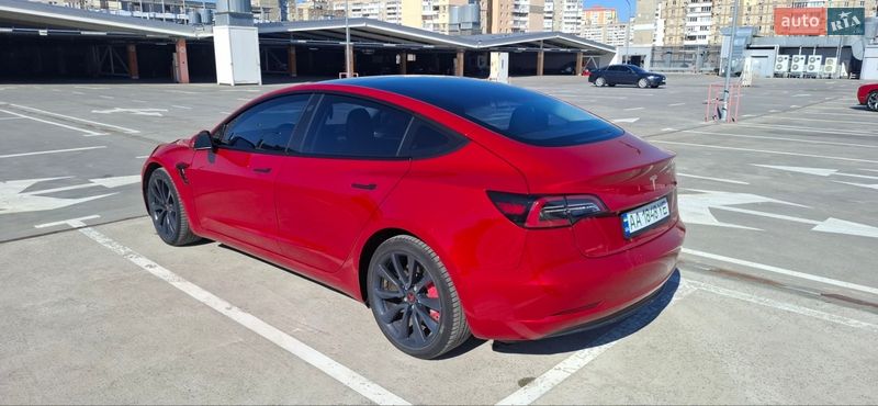 Седан Tesla Model 3 2021 в Киеве