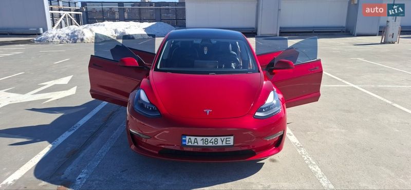 Седан Tesla Model 3 2021 в Киеве
