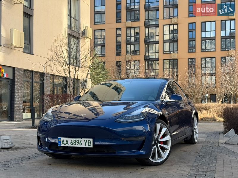 Седан Tesla Model 3 2018 в Киеве