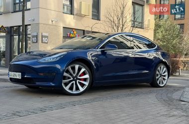 Седан Tesla Model 3 2018 в Киеве