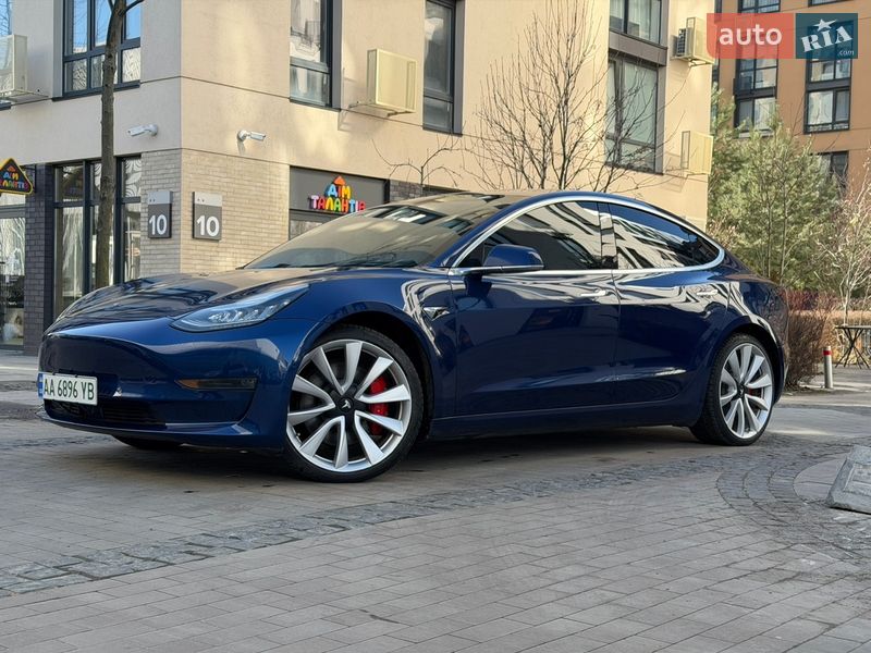 Седан Tesla Model 3 2018 в Киеве