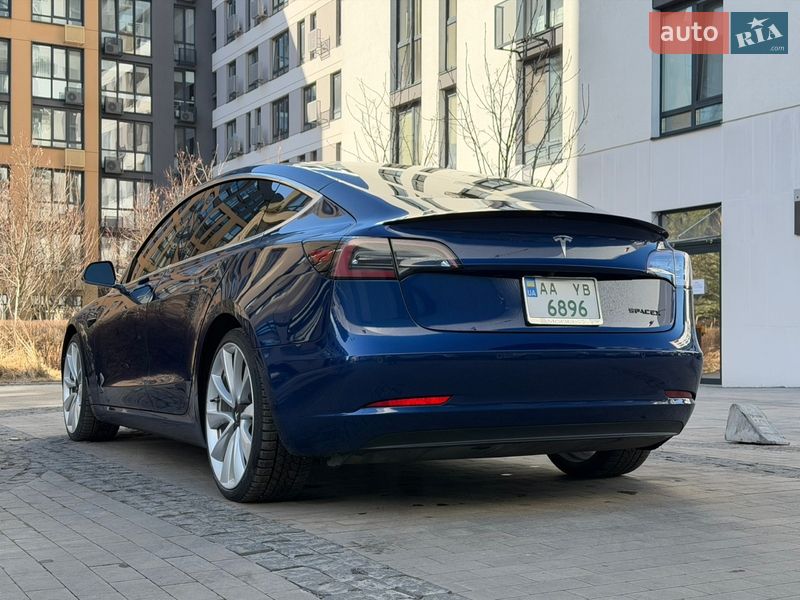 Седан Tesla Model 3 2018 в Киеве