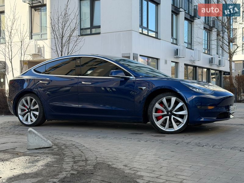 Седан Tesla Model 3 2018 в Киеве