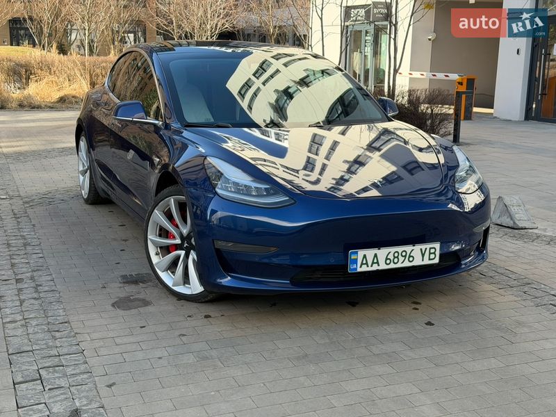 Седан Tesla Model 3 2018 в Киеве