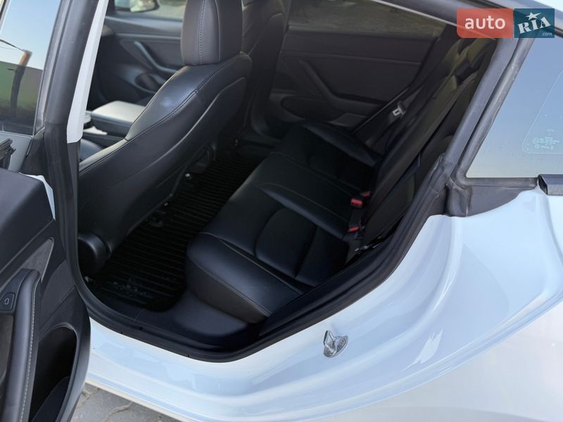 Седан Tesla Model 3 2021 в Коломые