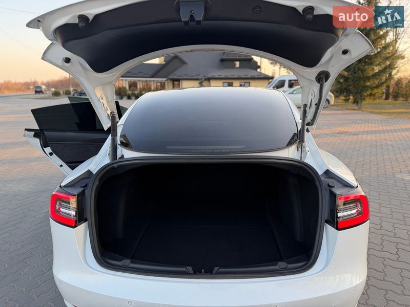 Седан Tesla Model 3 2021 в Коломые