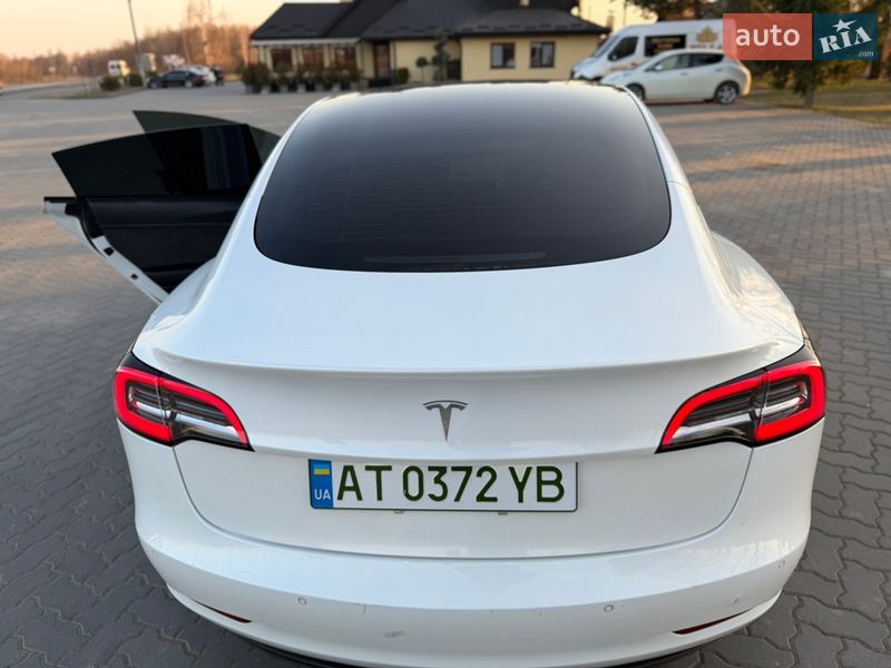 Седан Tesla Model 3 2021 в Коломые