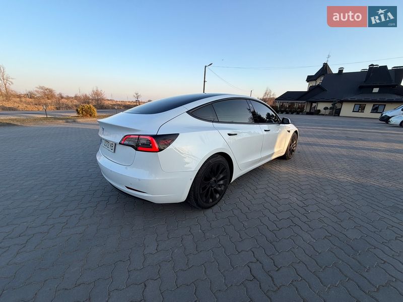 Седан Tesla Model 3 2021 в Коломые