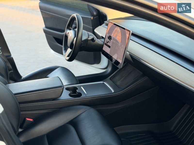 Седан Tesla Model 3 2021 в Коломые