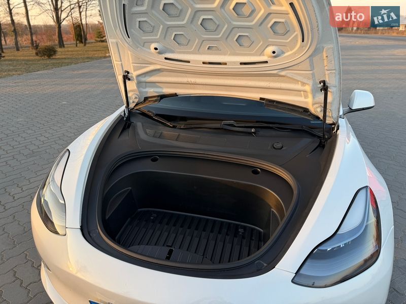 Седан Tesla Model 3 2021 в Коломые