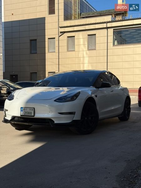 Седан Tesla Model 3 2021 в Полтаві
