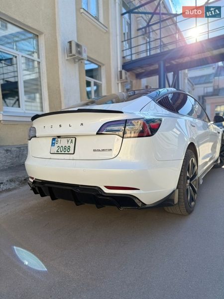 Седан Tesla Model 3 2021 в Полтаві