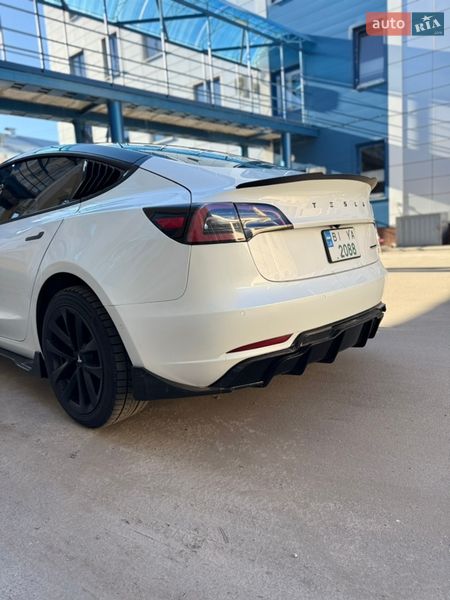 Седан Tesla Model 3 2021 в Полтаві