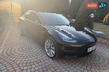 Седан Tesla Model 3 2018 в Ровно
