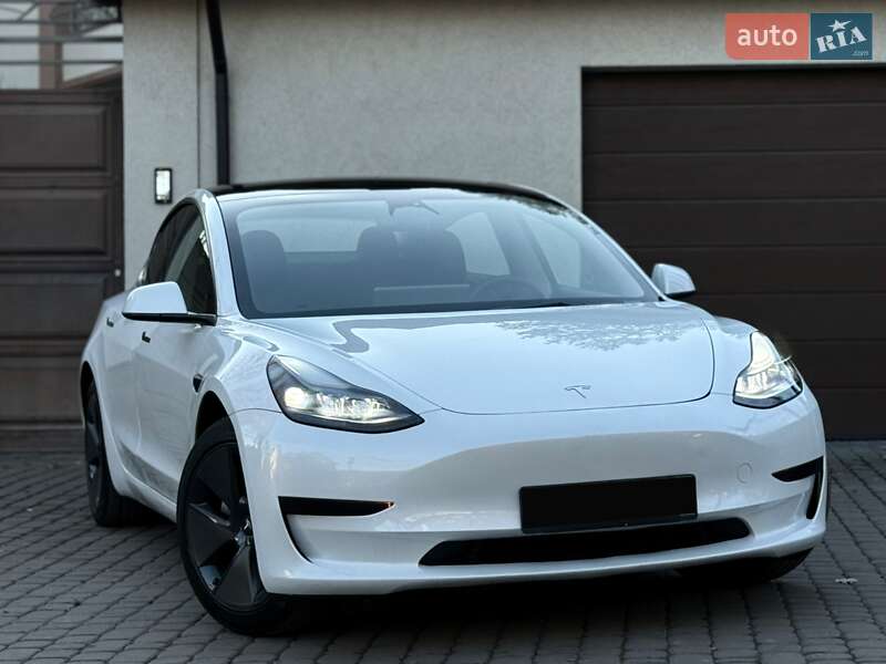Седан Tesla Model 3 2023 в Киеве