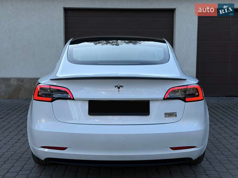 Седан Tesla Model 3 2023 в Киеве