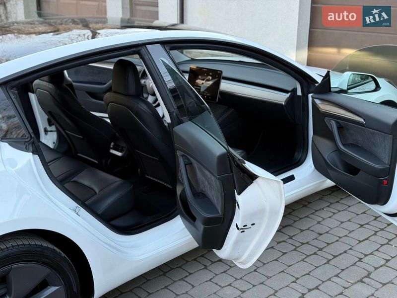 Седан Tesla Model 3 2023 в Киеве