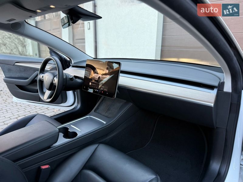 Седан Tesla Model 3 2023 в Киеве