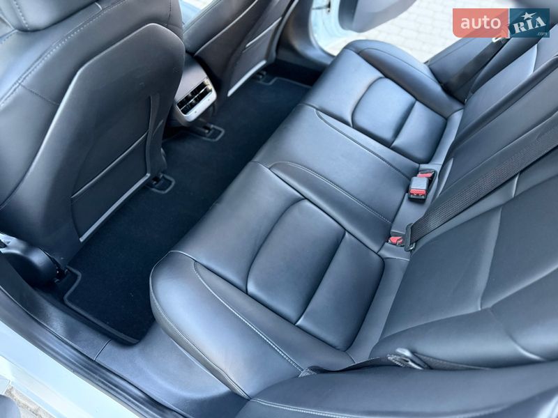 Седан Tesla Model 3 2023 в Киеве