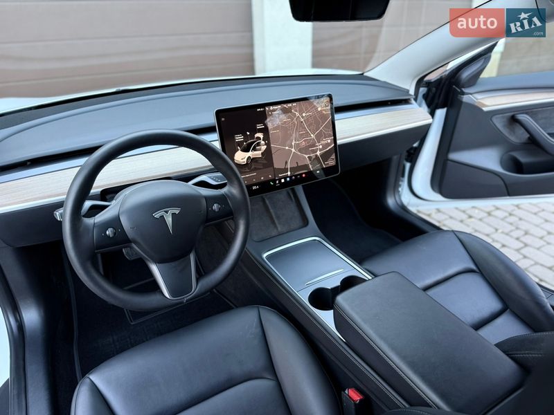 Седан Tesla Model 3 2023 в Киеве