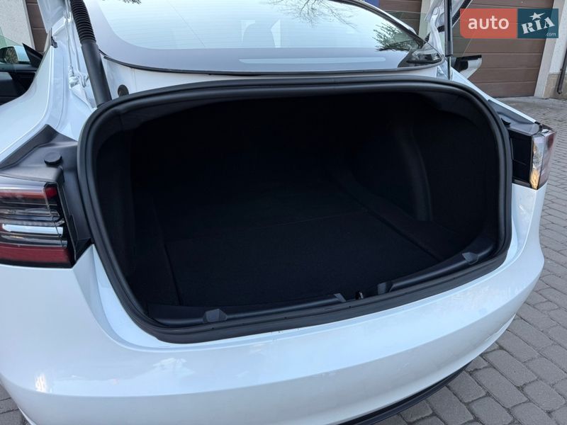 Седан Tesla Model 3 2023 в Киеве